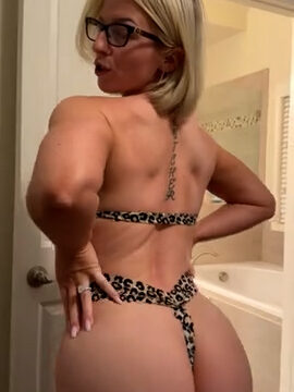 Realpeachyofficial Play with Dildo in Bath – Onlyfans Tape